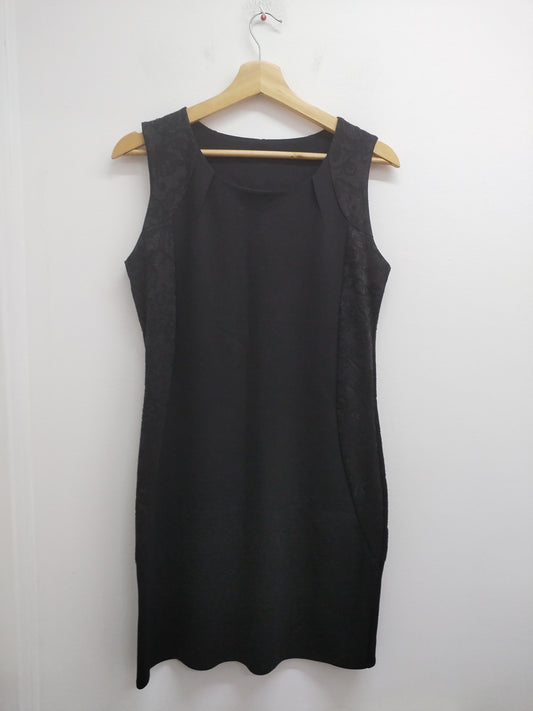 Robe sans manches noire avec motifs Taille M