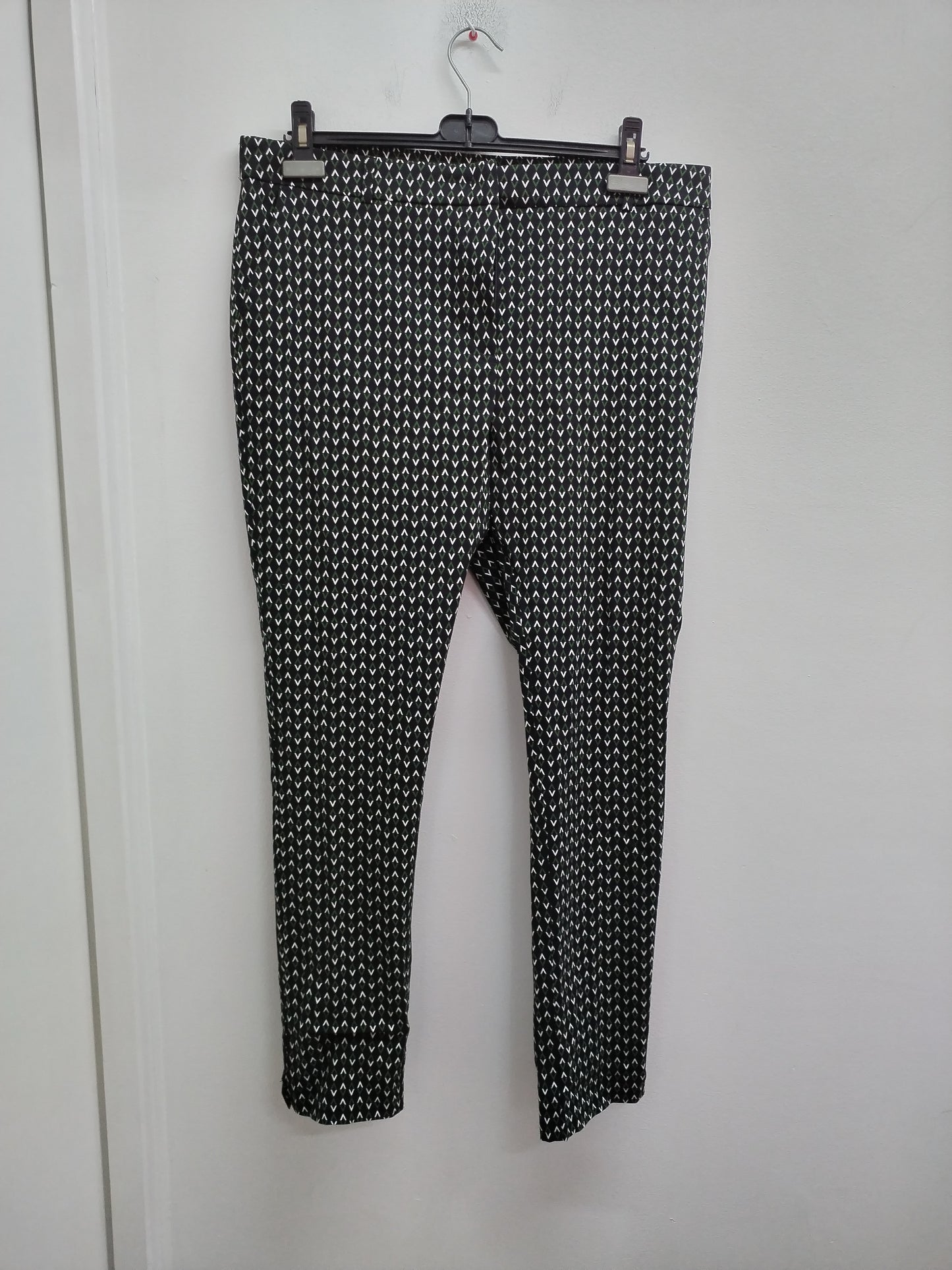 Pantalon noir avec motifs losanges Taille 48
