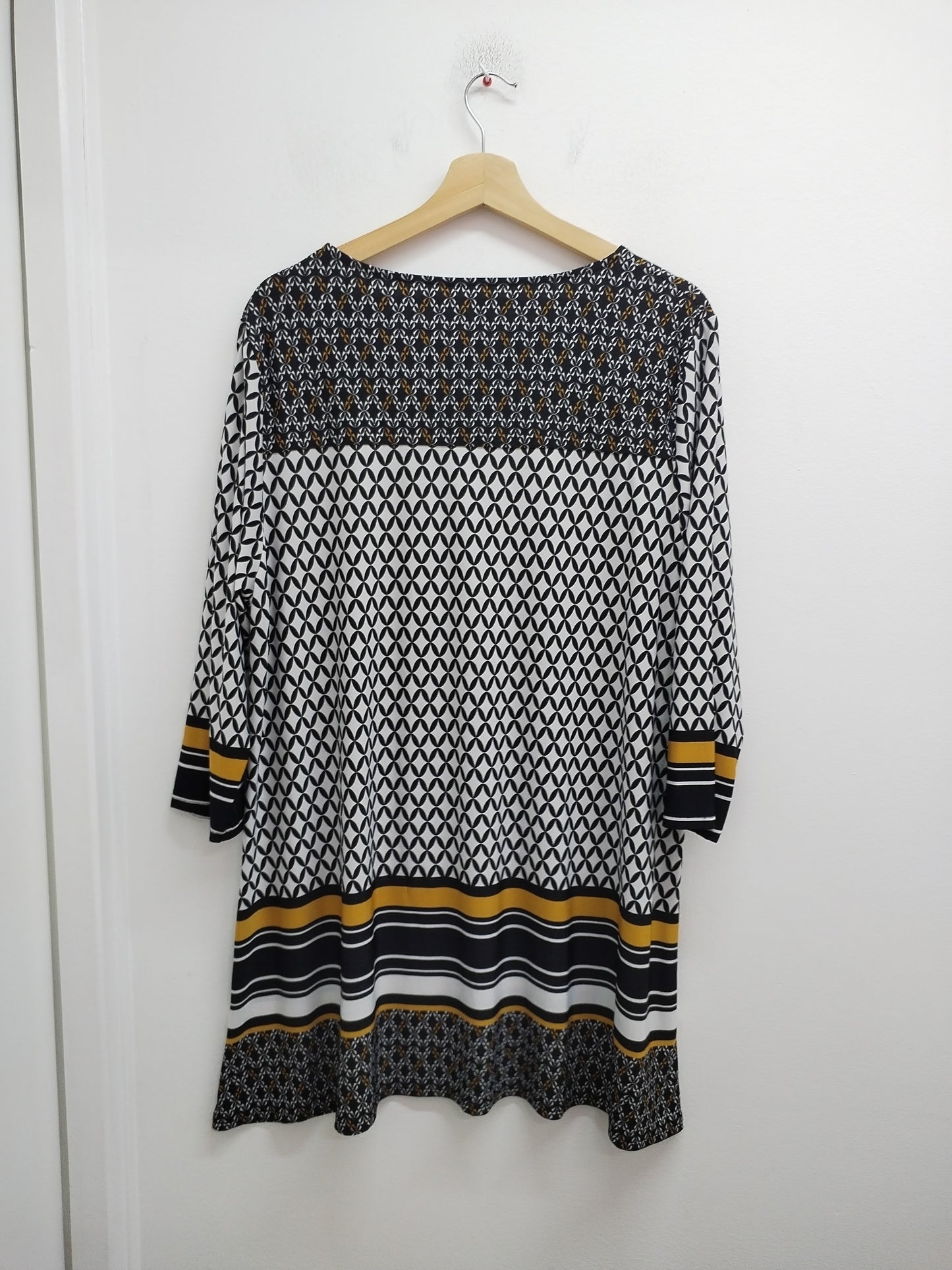 Robe manches 3/4 blanche, noire et jaune à motifs Taille L