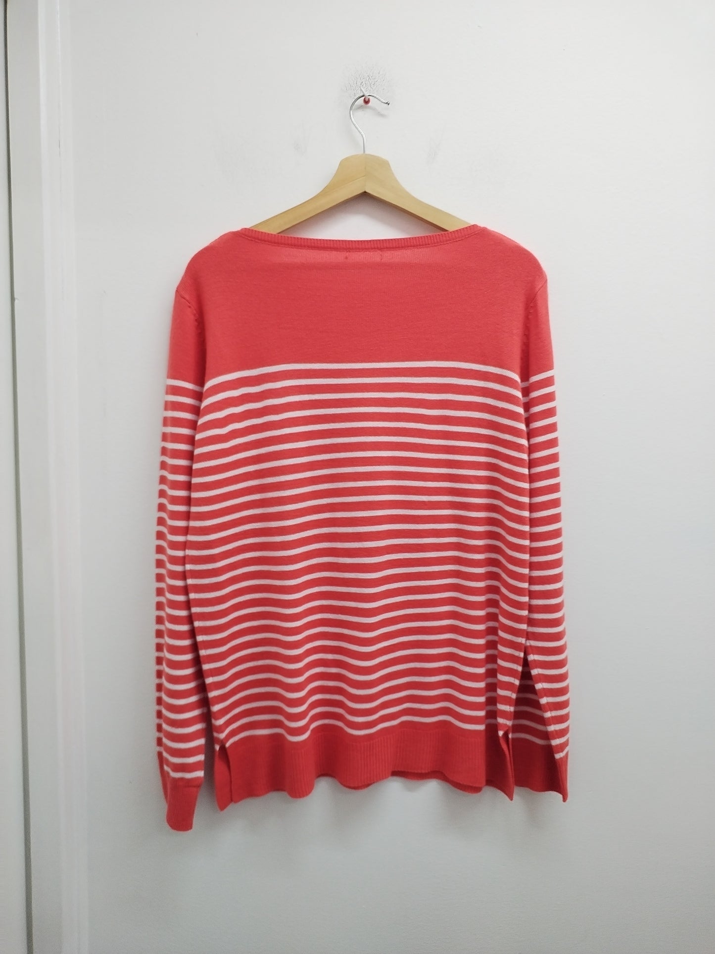Pull fin rayé blanc et corail Taille L