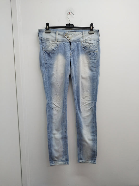 Jeans Bershka bleu clair délavé Taille 42