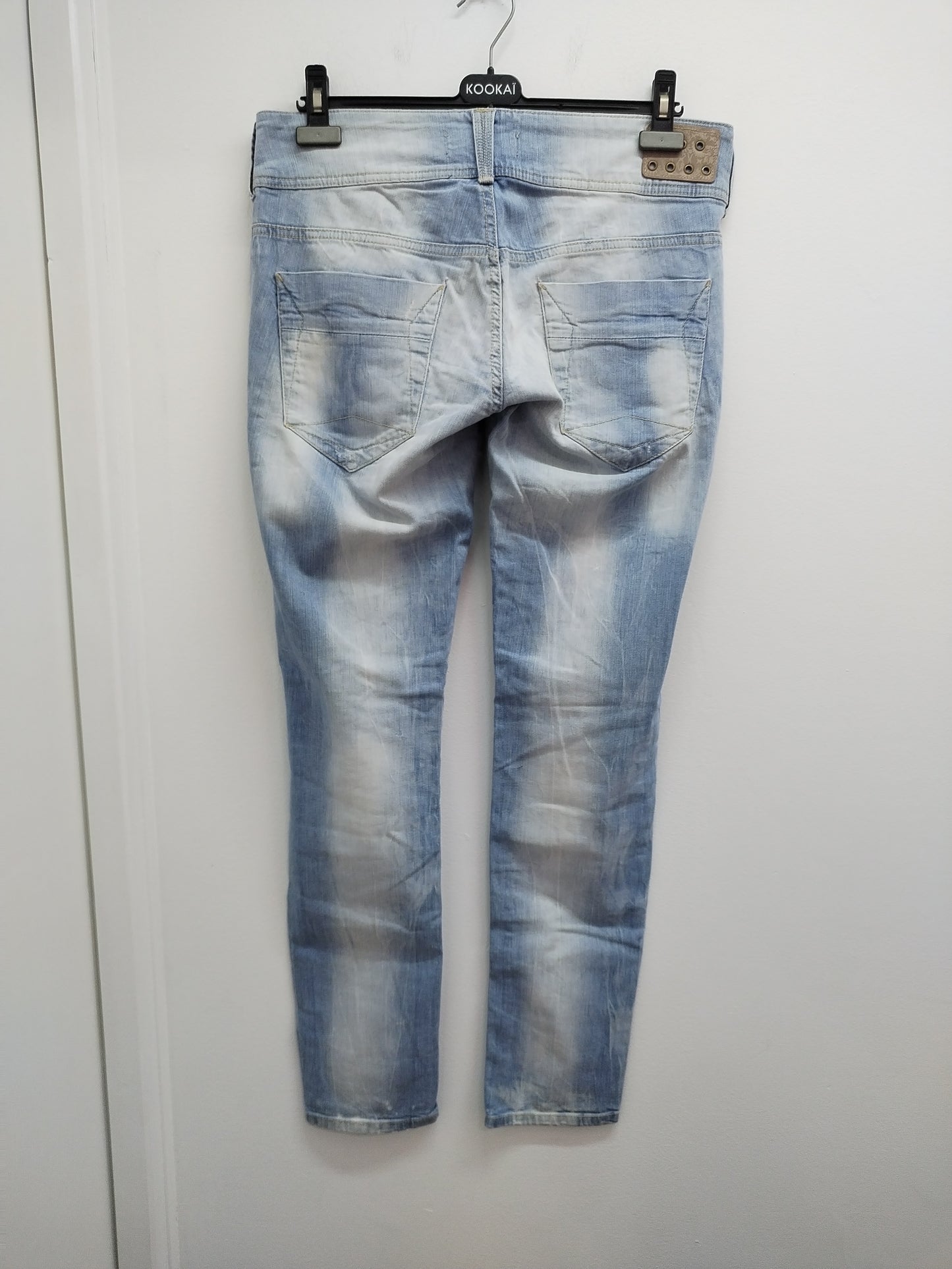 Jeans Bershka bleu clair délavé Taille 42