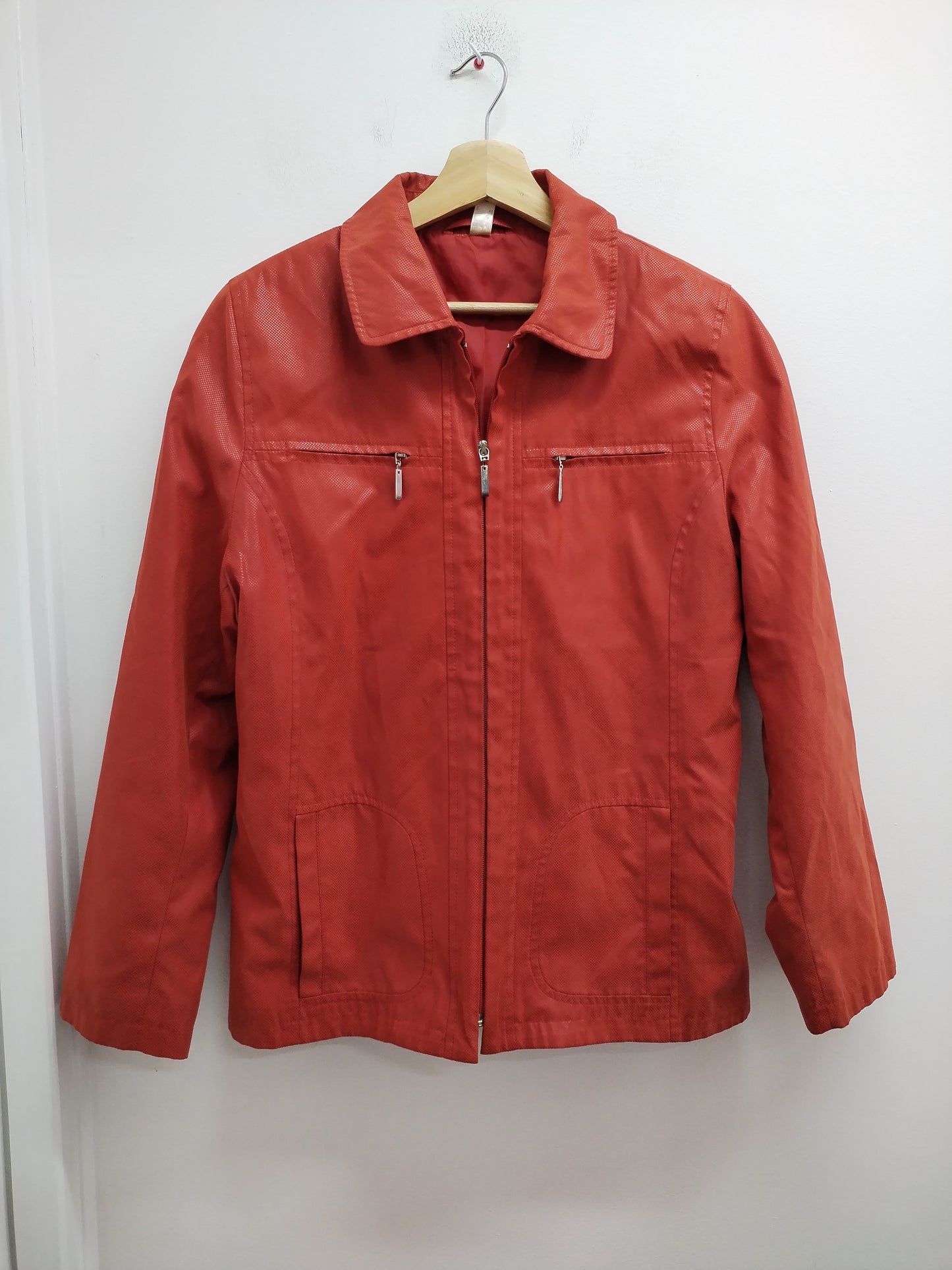 Veste zippée rouge orangée Taille 40