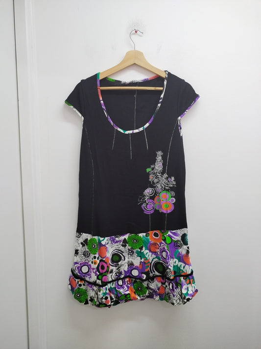 Robe manches courtes noire et multicolore Taille L