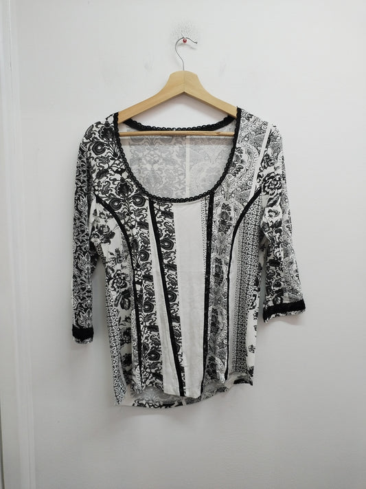 Tunique manches 3/4 noire et blanche à motifs avec dentelle Taille M