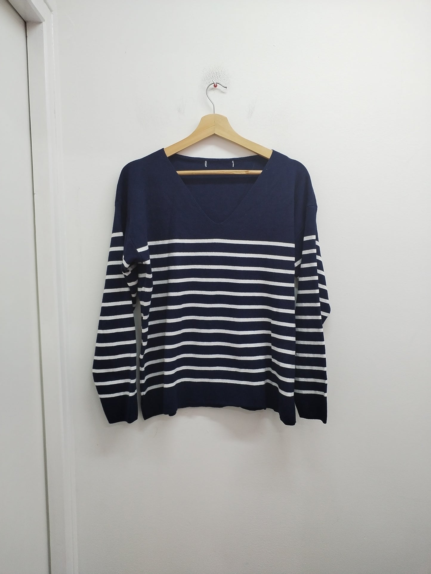 Pull rayé bleu marine et blanc Taille L