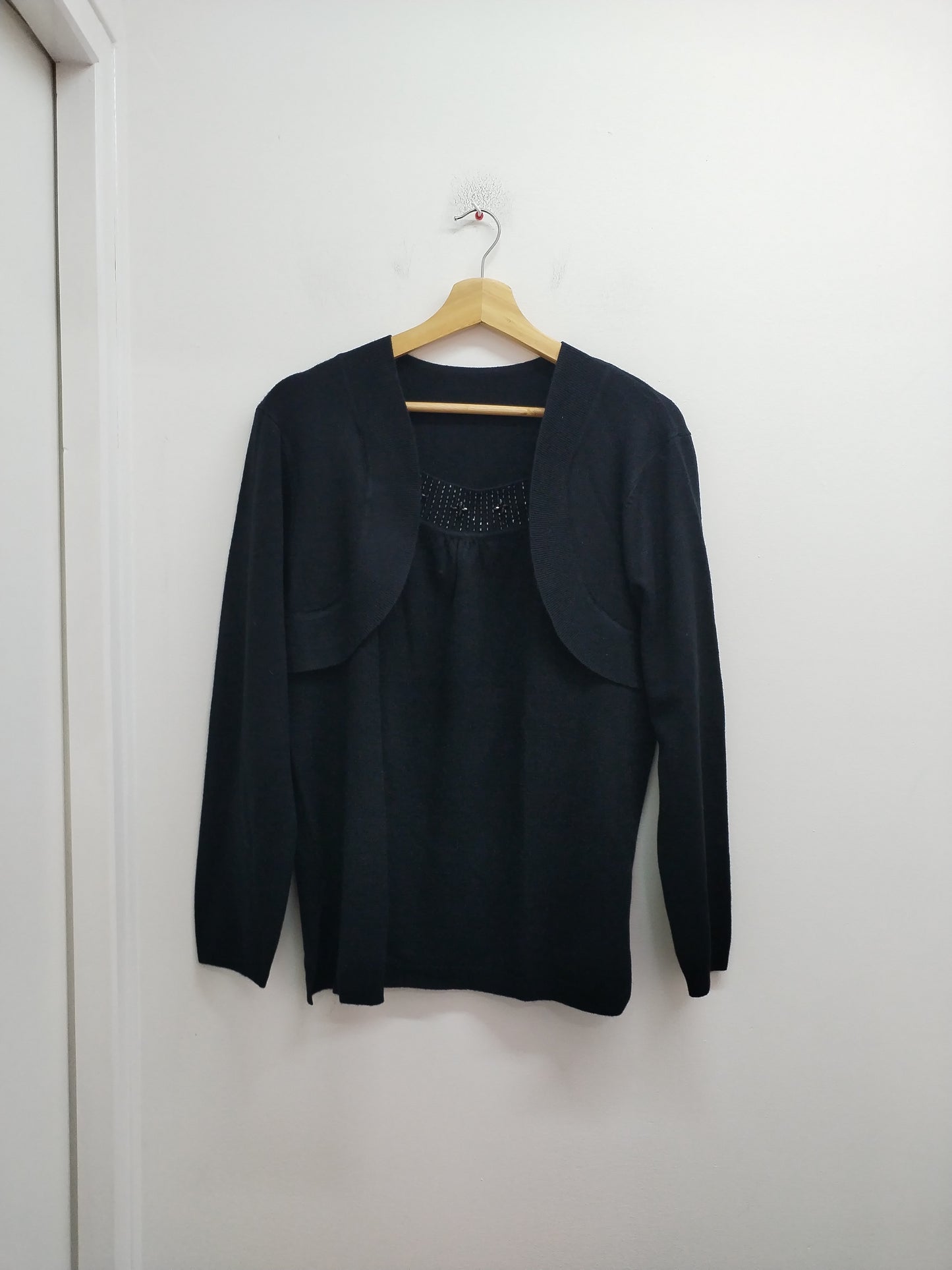 Pull noir avec perles Taille L