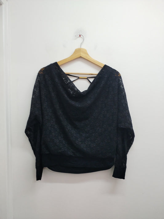 Pull fin noir en dentelle avec dos ajouré Taille M
