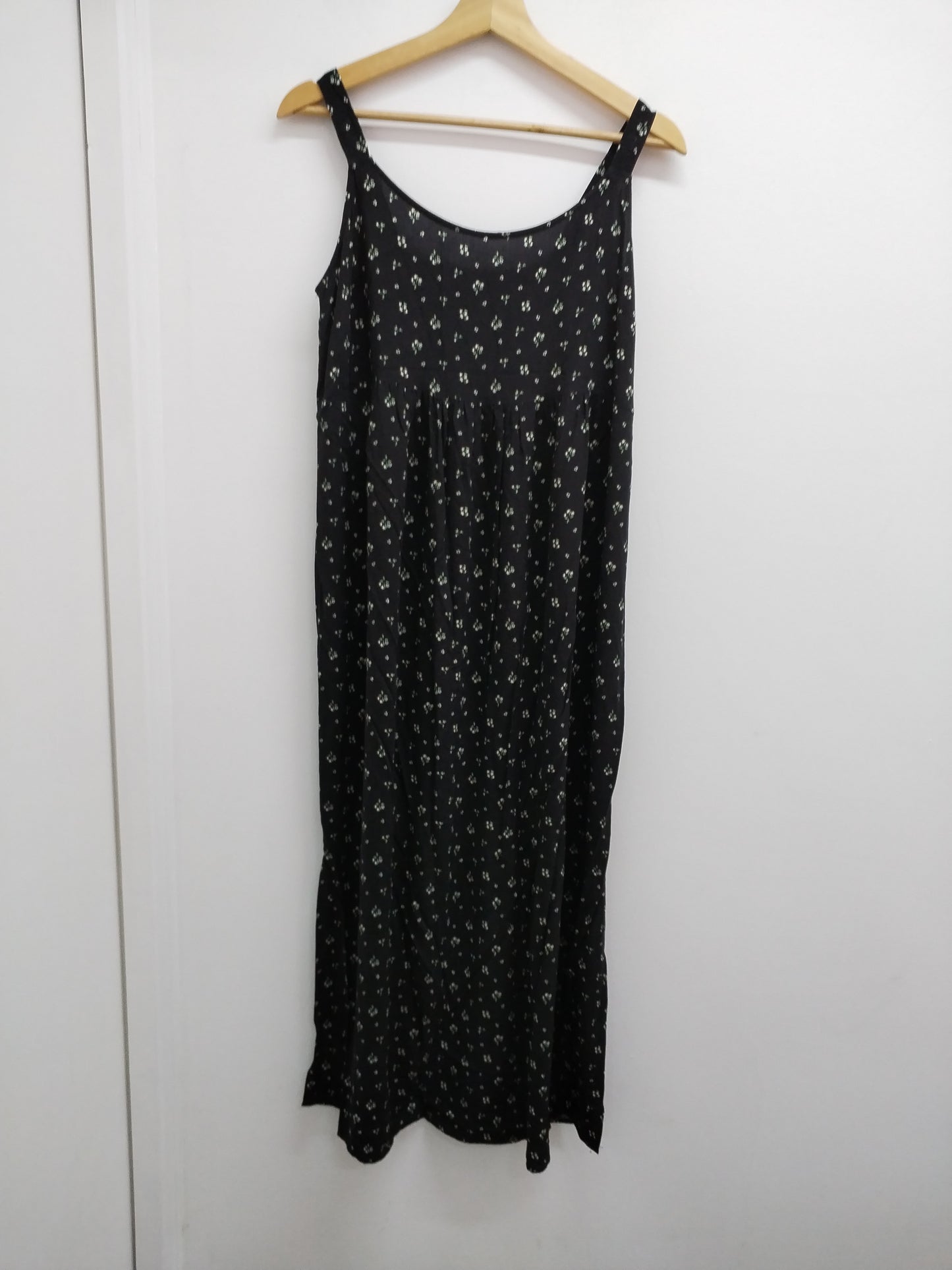 Robe longue à bretelles noire fleurie Taille L