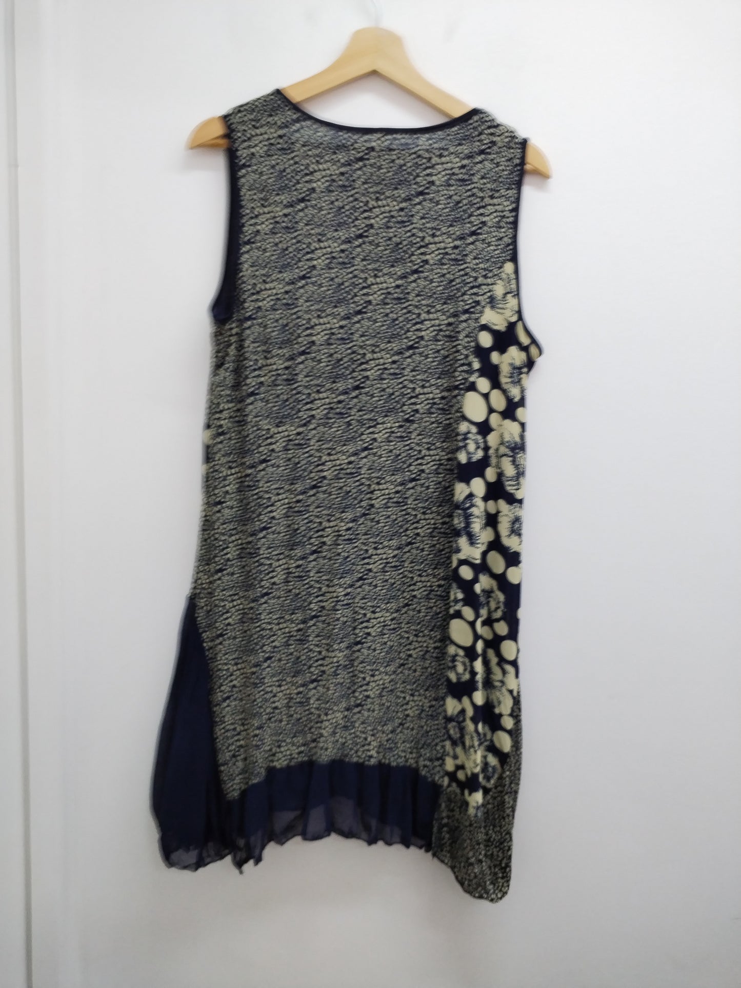 Robe sans manches marine et beige à motifs Taille XL