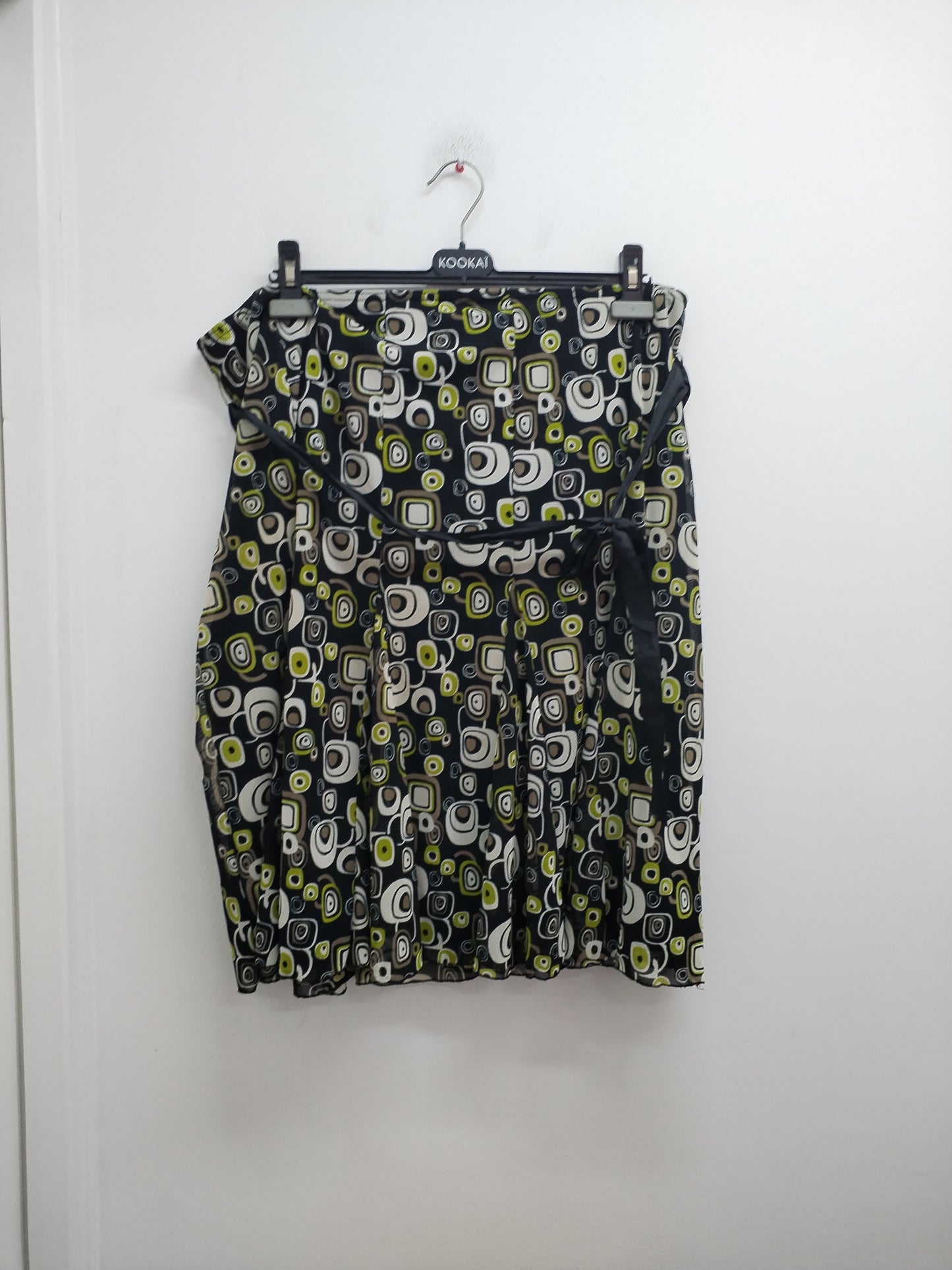 Jupe noire avec motifs verts Taille 50/52