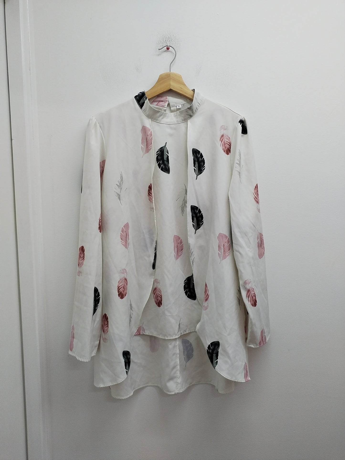 Tunique manches longues blanche avec motifs "plumes" Taille XL