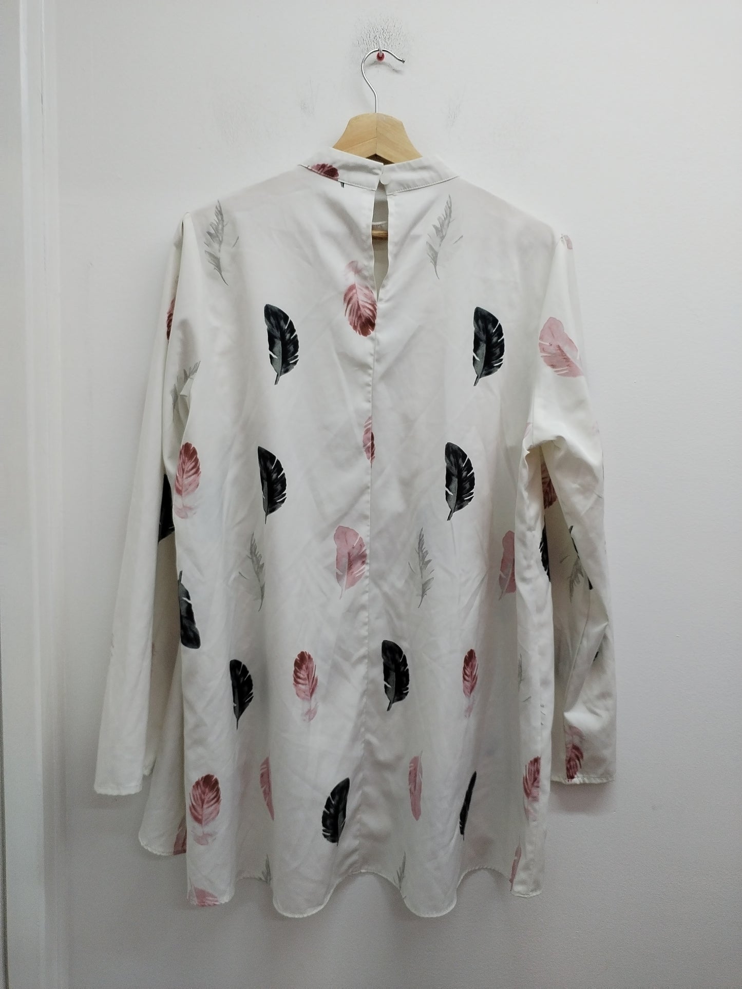 Tunique manches longues blanche avec motifs "plumes" Taille XL