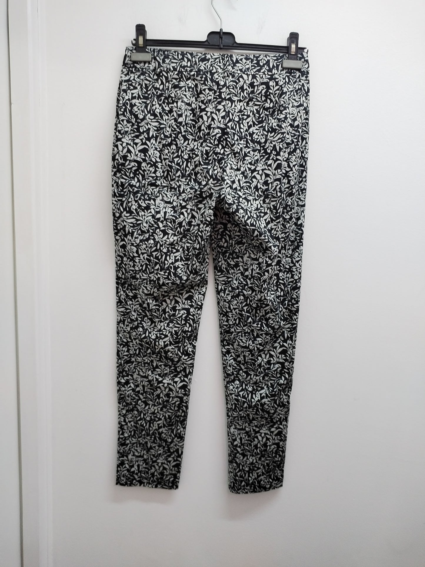 Pantalon Cache-Cache noir et blanc fleuri Taille 36