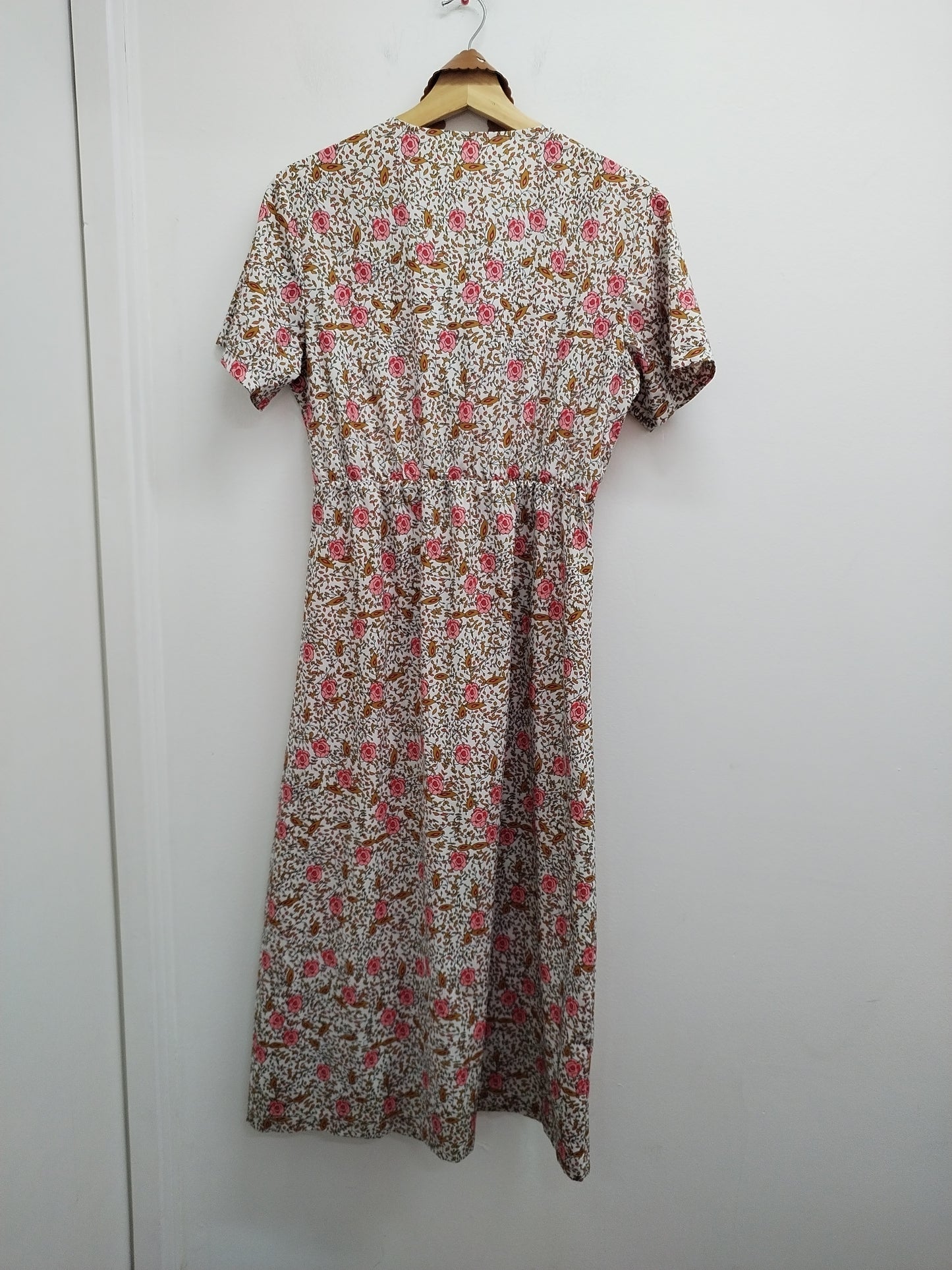 Robe longue manches courtes avec ceinture blanche fleurie Taille L
