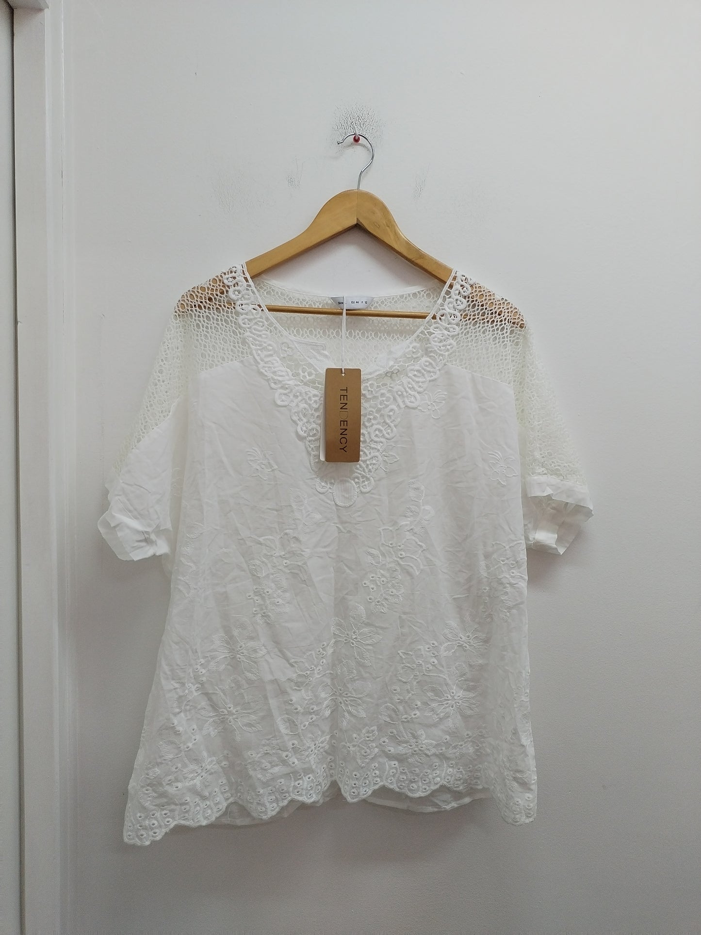 Tunique manches courtes Tendency blanche avec dentelle Taille L