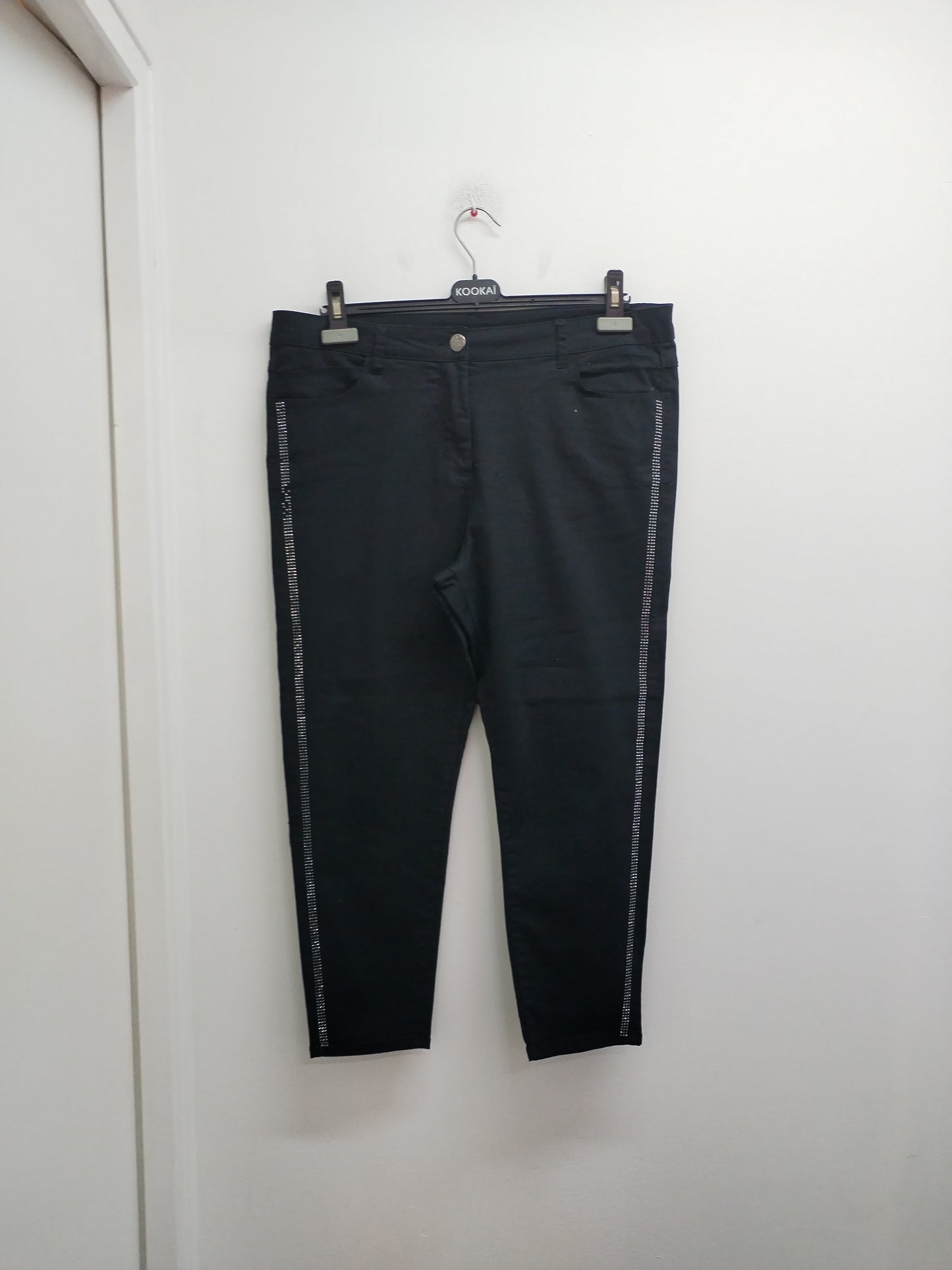 Pantacourt Noir Liseré Argenté – Taille 46