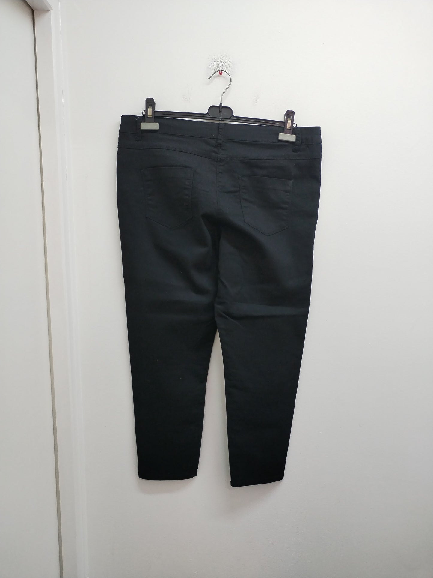 Pantacourt Noir Liseré Argenté – Taille 46