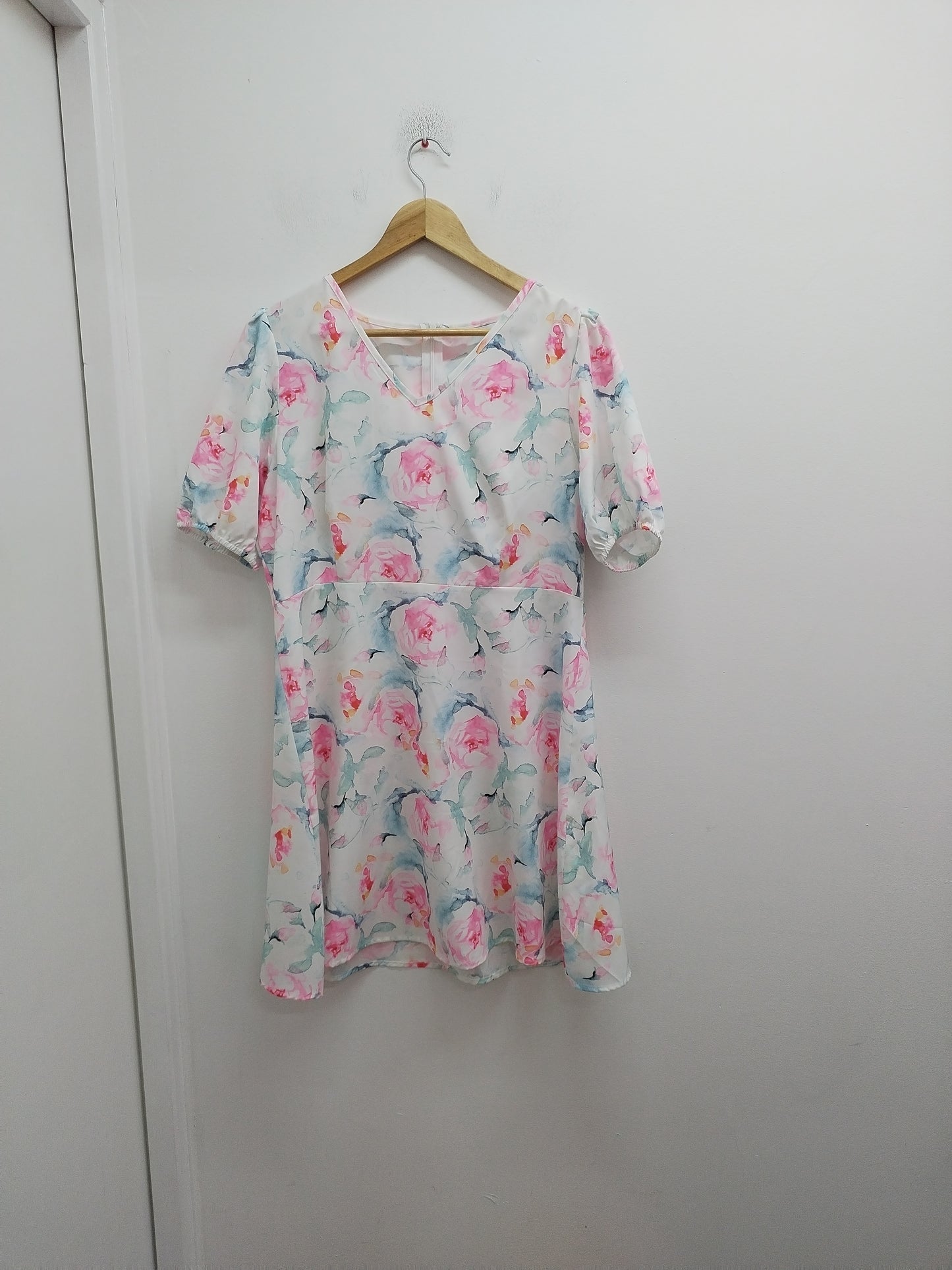 Robe Manches Courtes Blanche Fleurie – Taille M
