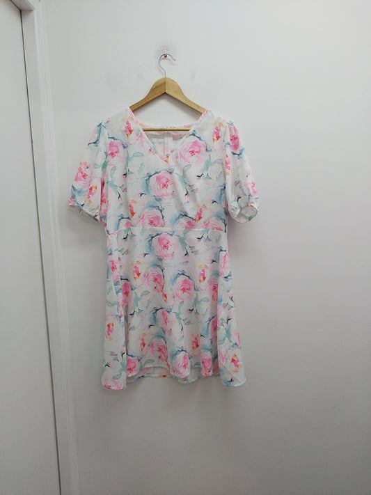 Robe Manches Courtes Blanche Fleurie – Taille M