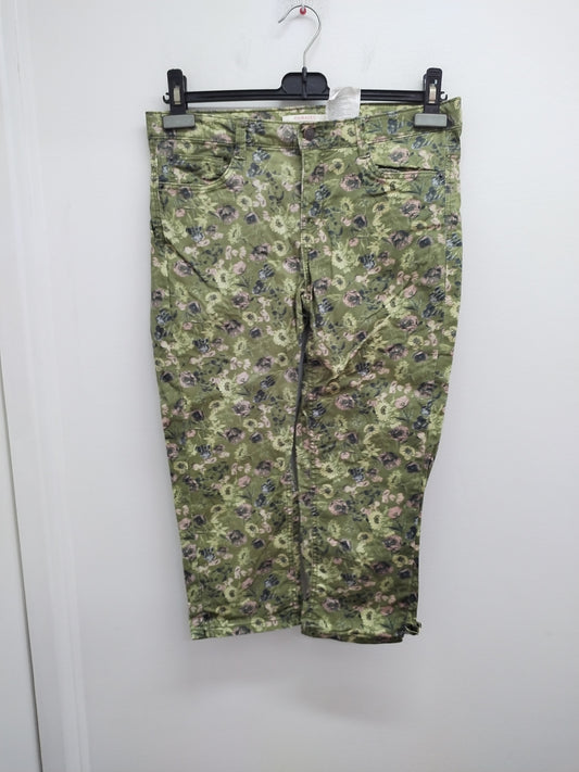 Pantacourt Camaïeu kaki fleuri Taille 38