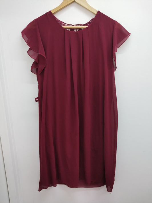 Robe manches courtes bordeaux avec dentelle dans le dos Taille L
