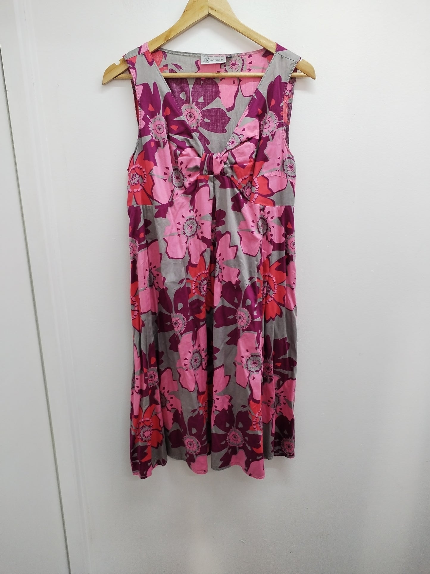 Robe sans manches Kiabi grise fleurie Taille 44