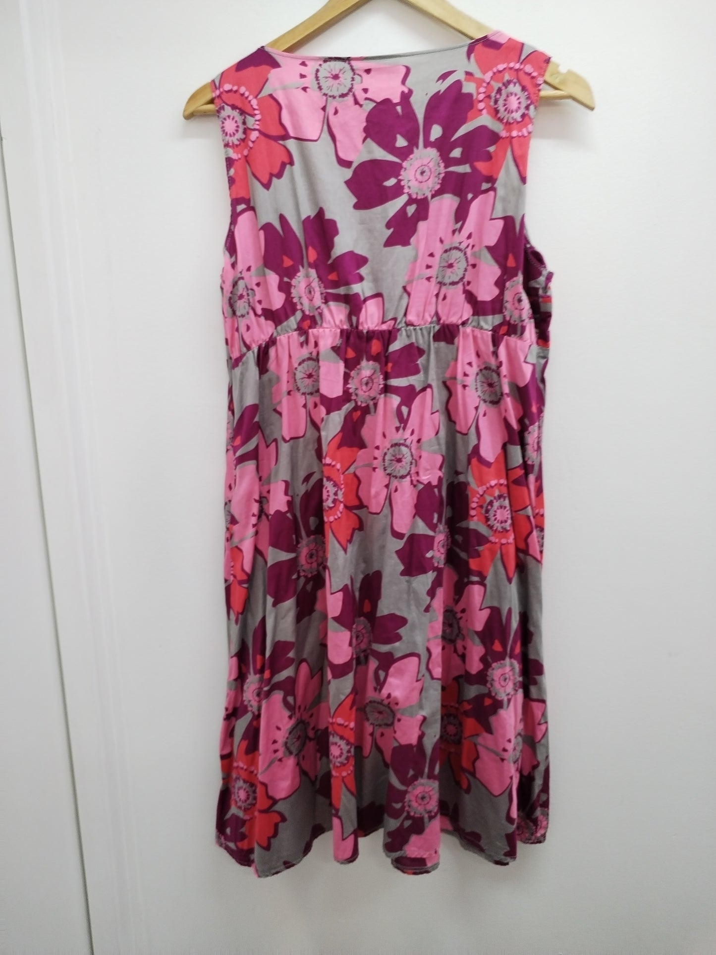 Robe sans manches Kiabi grise fleurie Taille 44