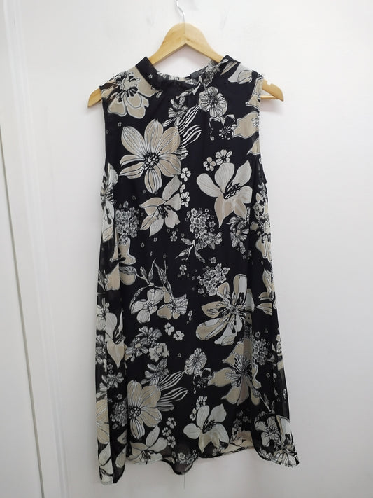 Robe sans manches noire fleurie Taille XL