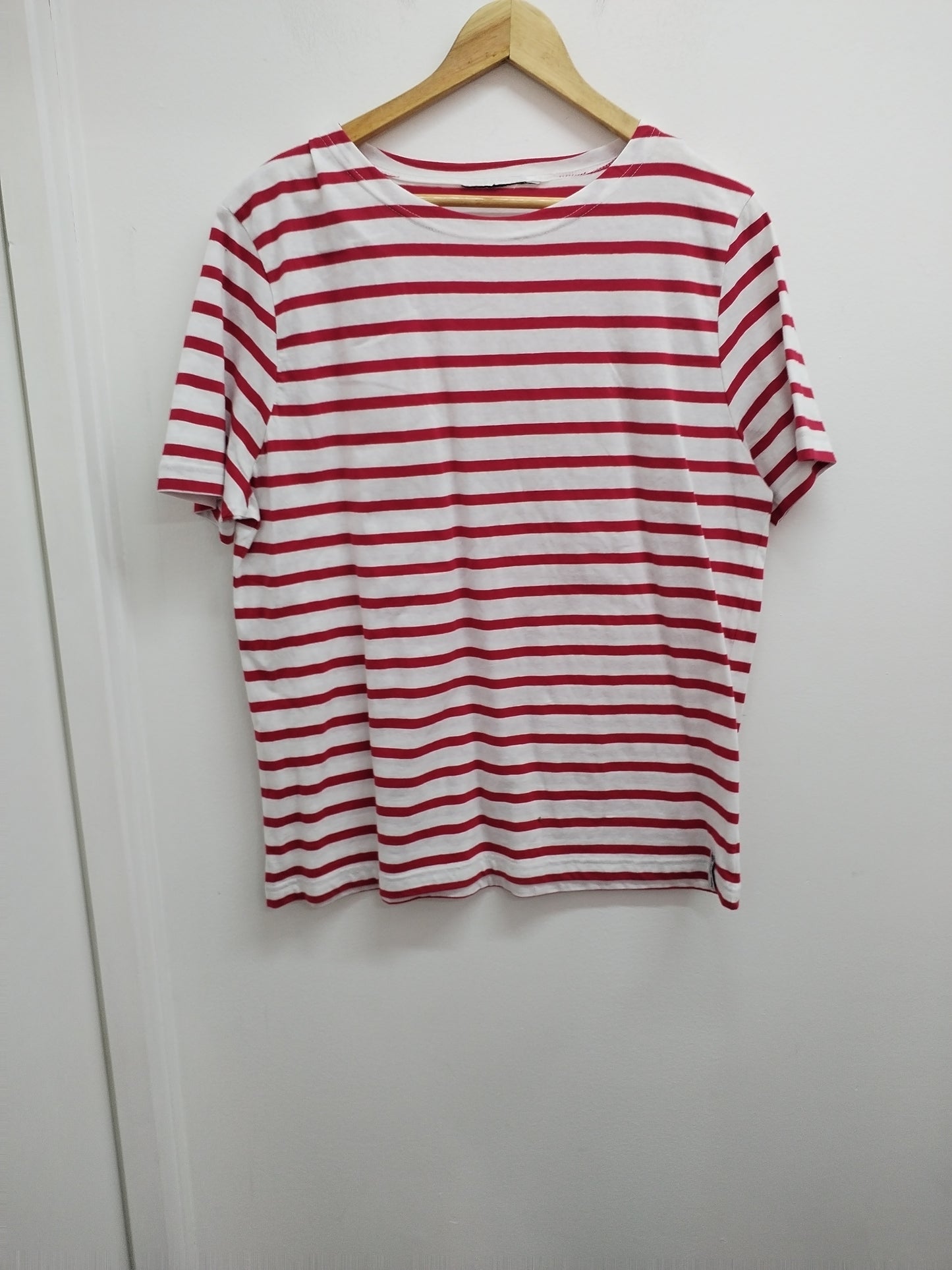 T-shirt rayé rouge et blanc Taille XL