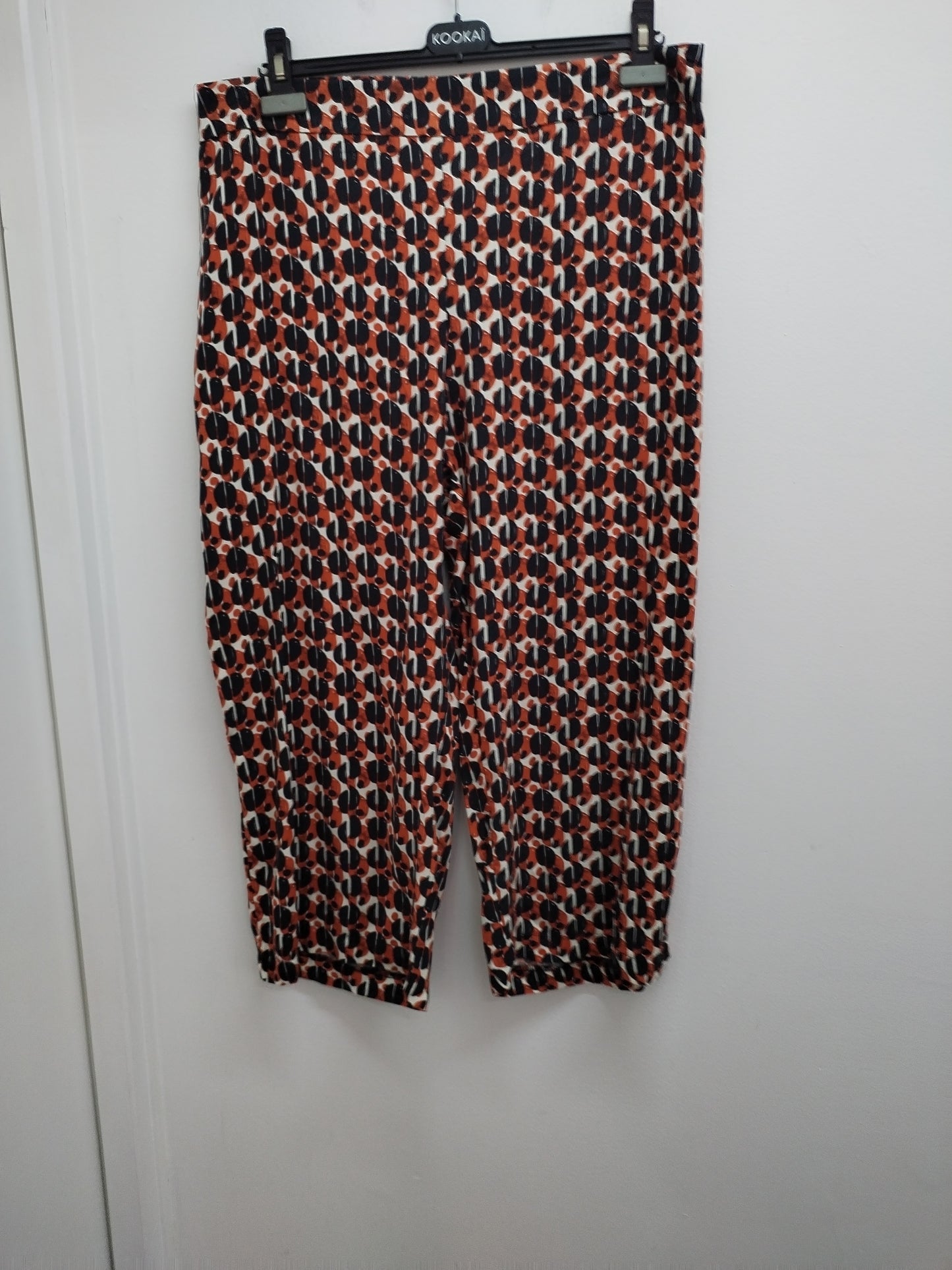 Pantacourt imprimé noir, marron et beige – Taille XL