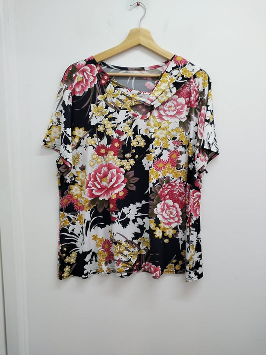 Tunique manches courtes noire fleurie Taille XL