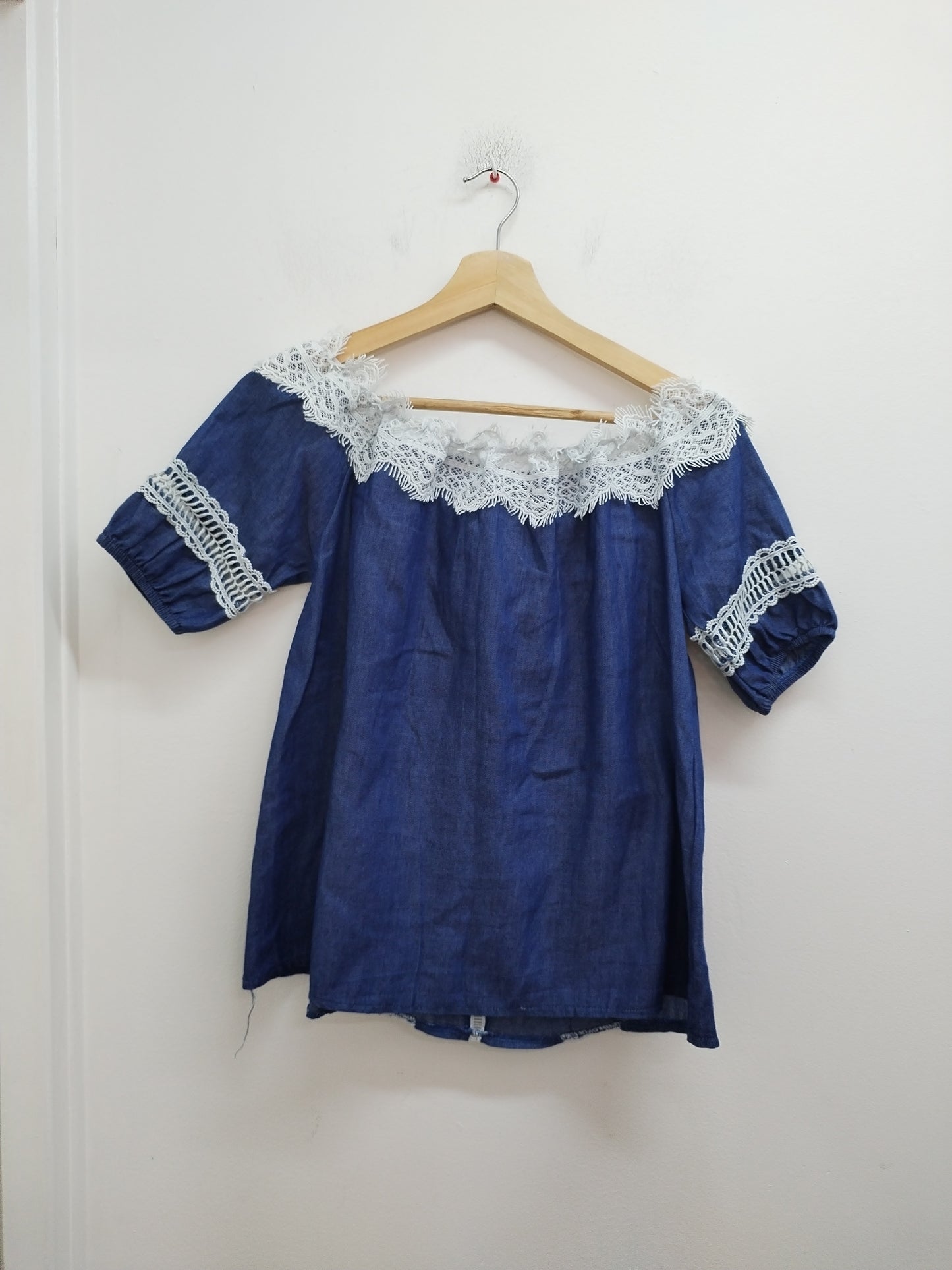 Tunique manches courtes MC Lorene bleue jeans et blanche avec dentelle Taille S/M