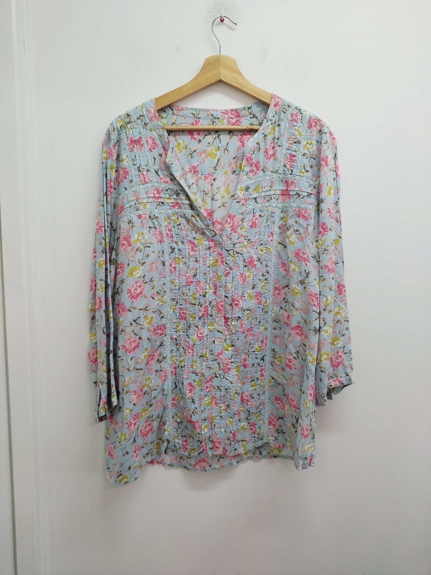 Chemise manches longues bleue ciel fleurie Taille XL