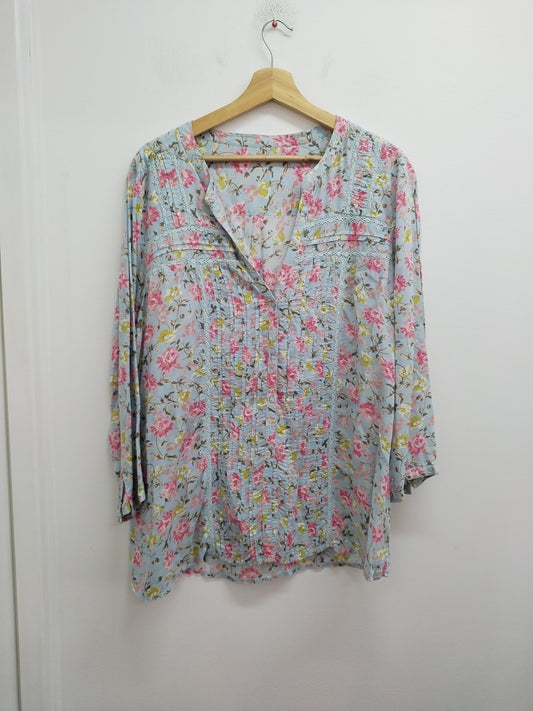 Chemise manches longues bleue ciel fleurie Taille XL
