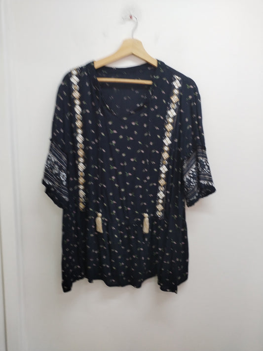 Tunique manches courtes noire fleurie avec strass Taille 3XL