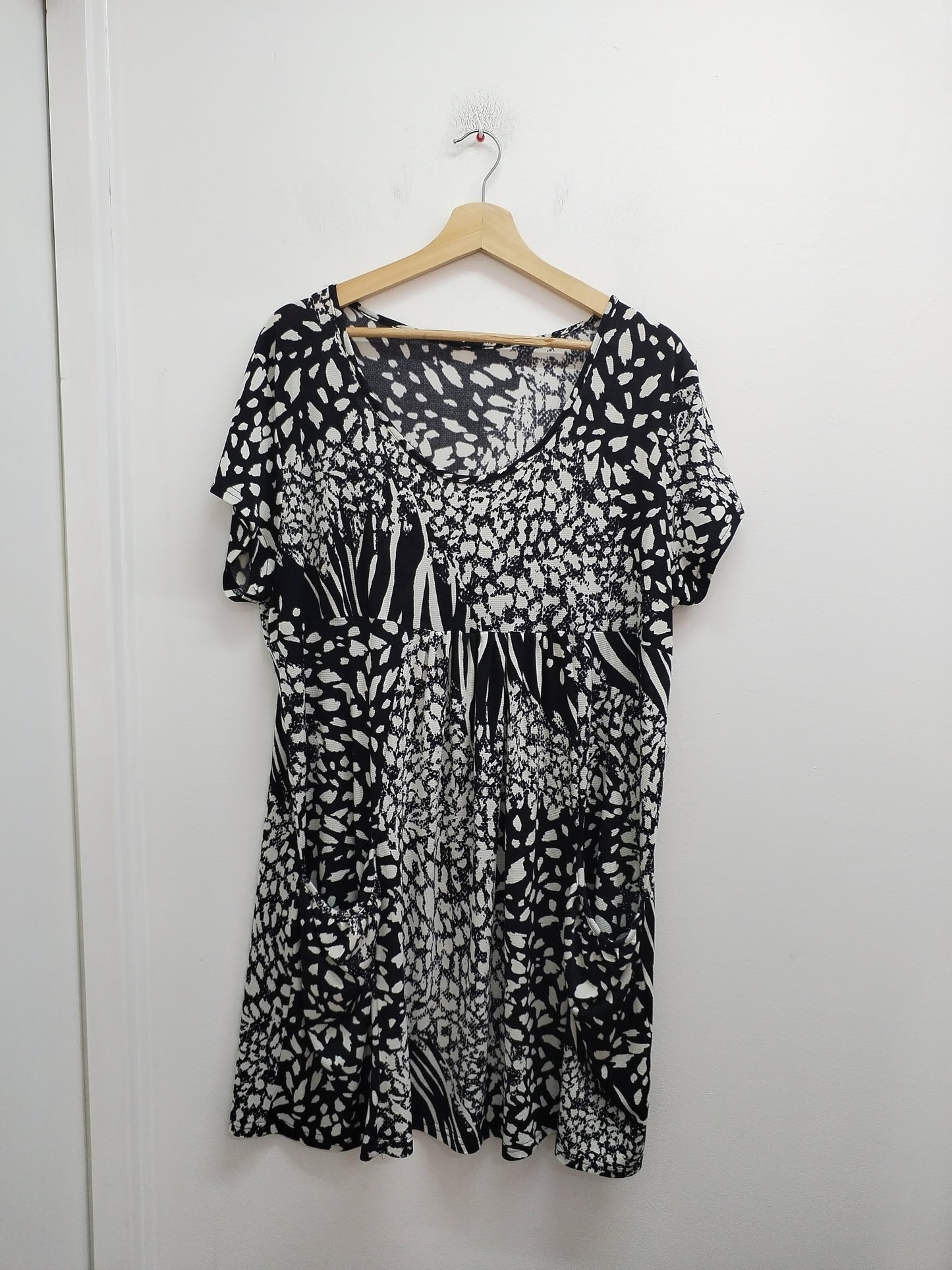 Robe manches courtes noire et blanche à motifs Taille 2XL