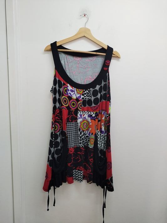 Robe sans manches noire et à motifs multicolores Taille XL