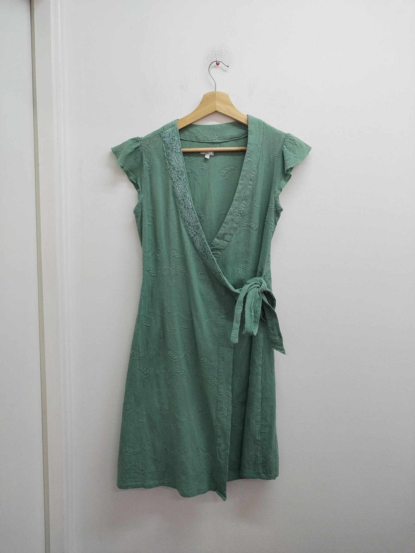 Robe manches courtes cache-cœur Mim vert d'eau avec broderie Taille 40