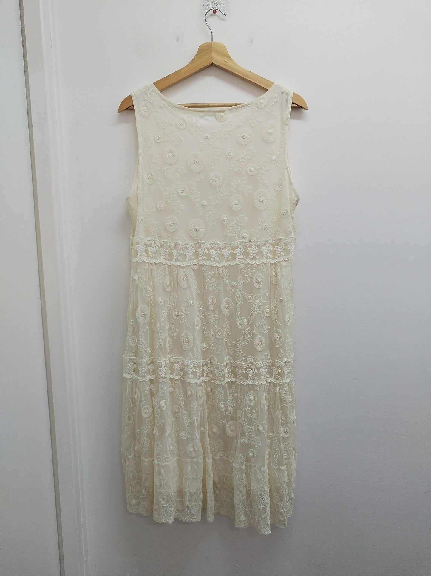 Robe sans manches Jacqueline Riu blanc cassé avec dentelle Taille XL