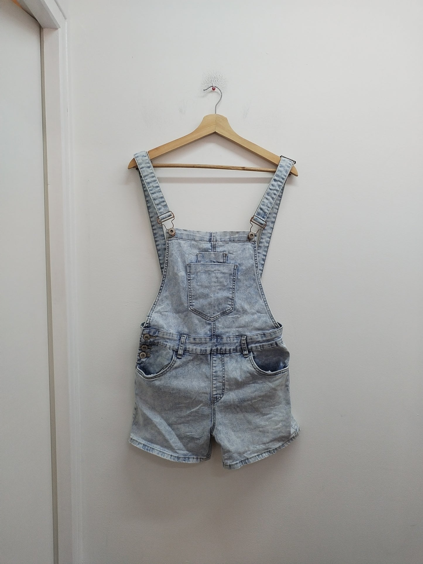 Combi-short en jeans à bretelles Miss RJ bleu clair Taille 36