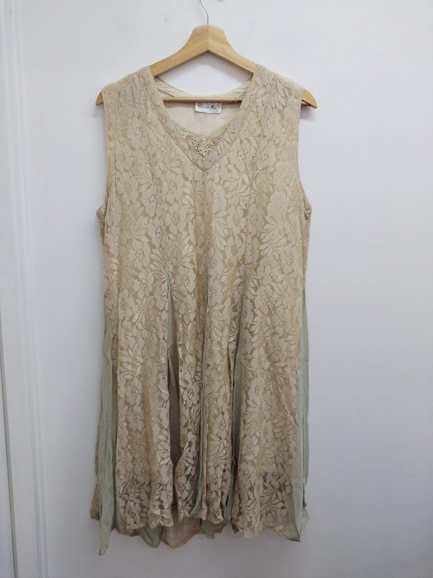 Robe sans manches Canna Mellis beige avec dentelle Taille L