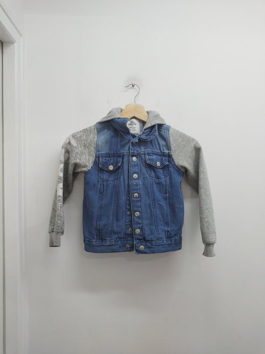 Veste à capuche Pepperts! bleue jeans et grise Taille 6/7 Ans
