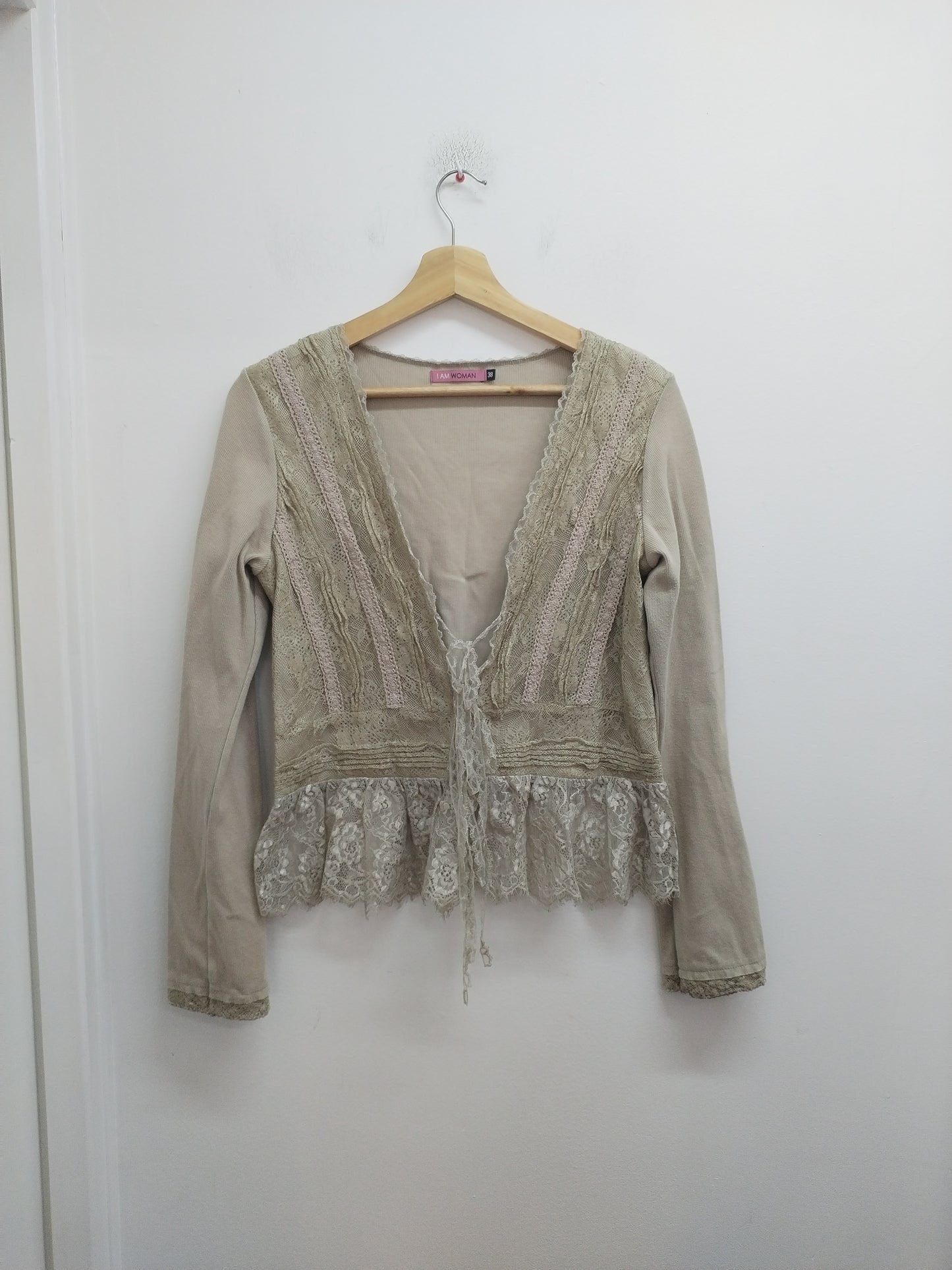 Gilet I Am Woman beige avec dentelle Taille 38