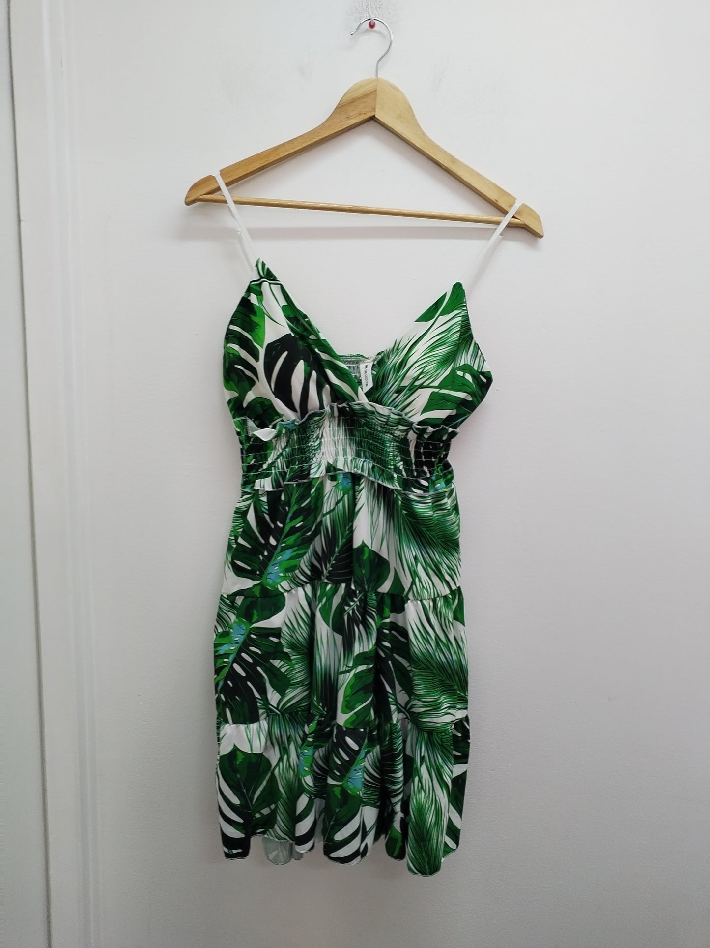 Robe à bretelles New Collection blanche à motifs feuilles Taille S