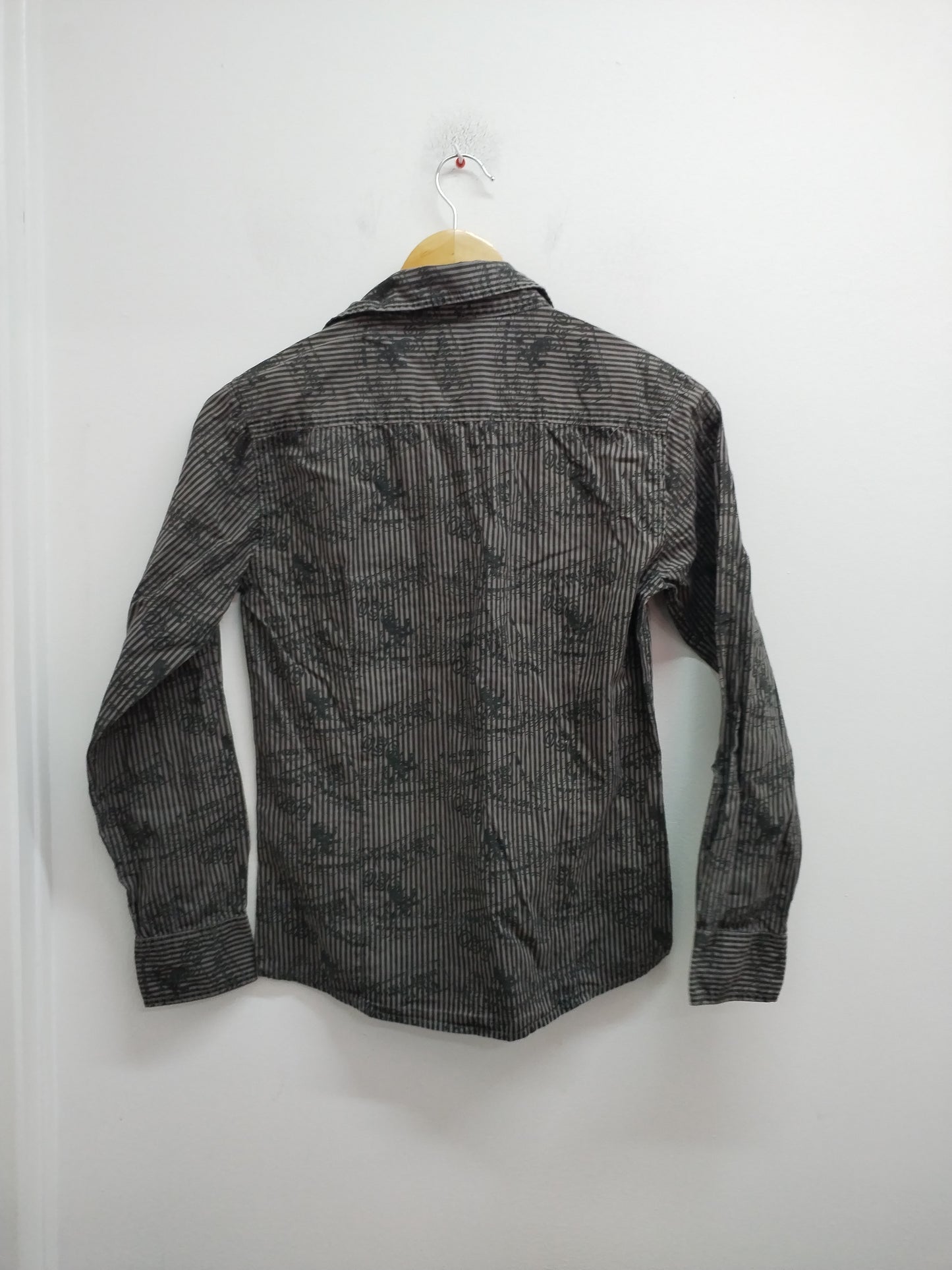 Chemise manches longues Overgame grise et noire rayée à motifs Taille 12 Ans