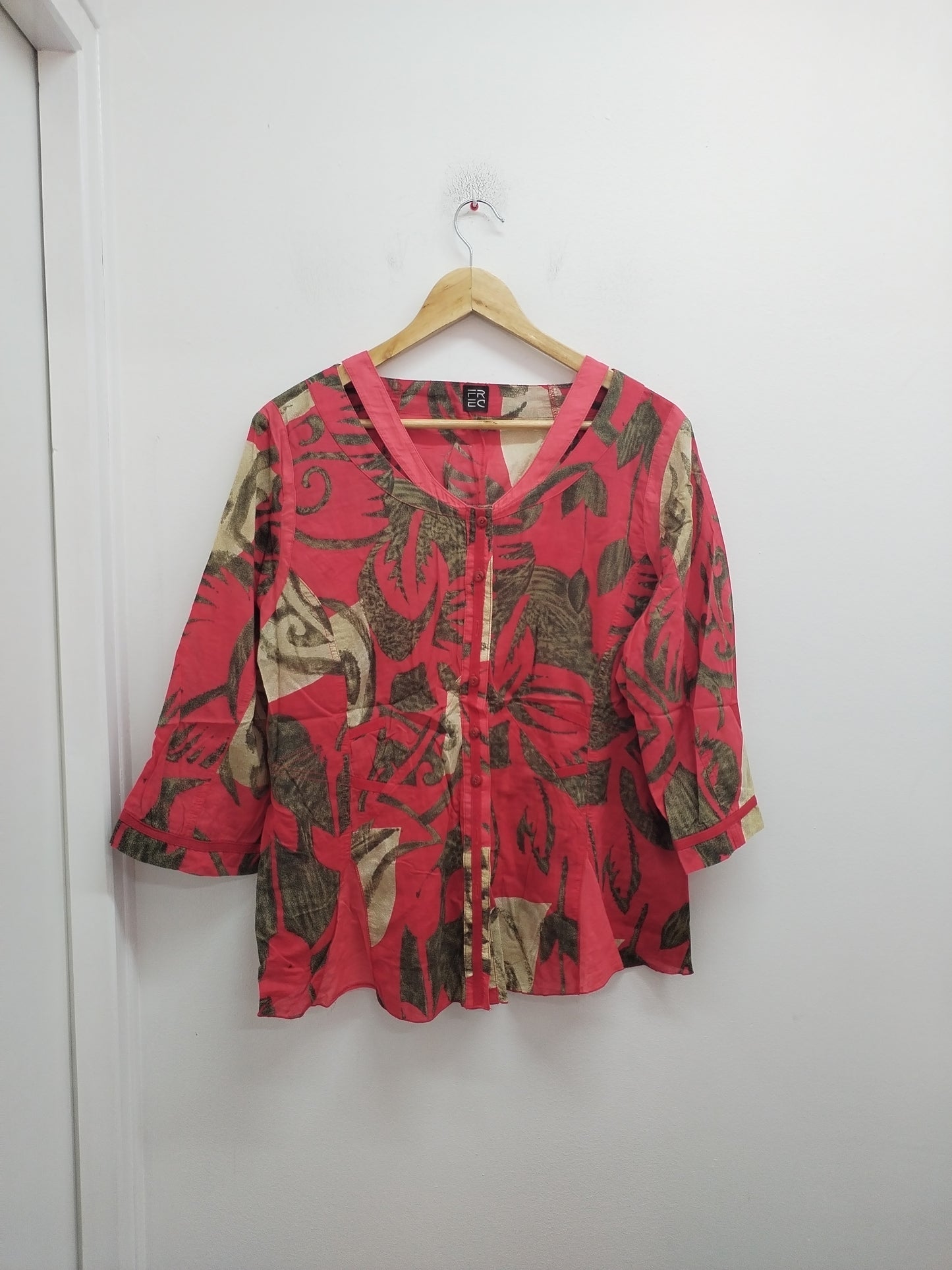 Tunique manches 3/4 FREC rouge à motifs beiges et marrons Taille 48