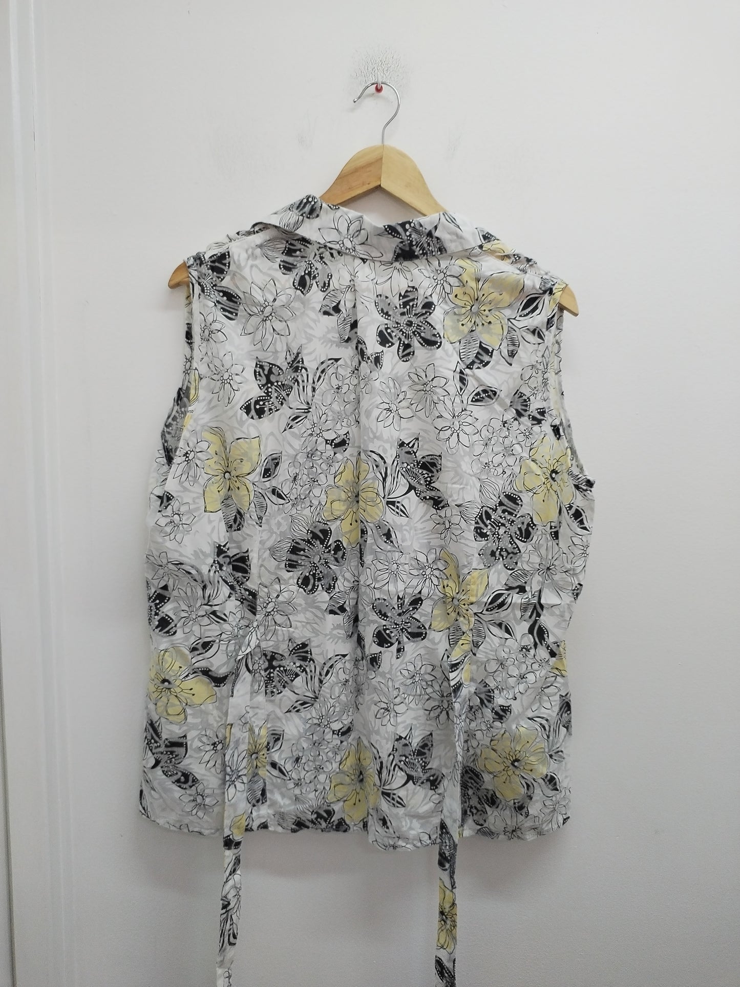 Chemise sans manches blanche fleurie Taille 2XL