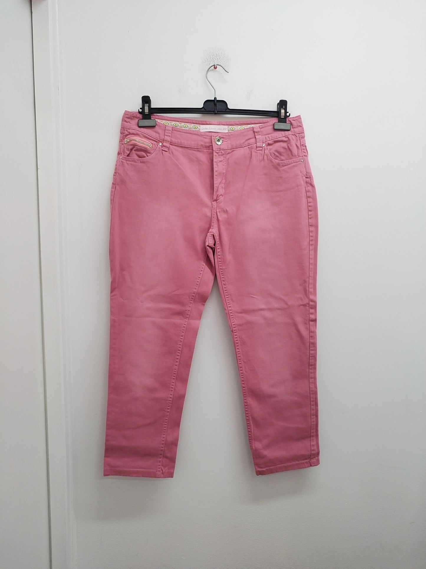 Pantacourt en jeans Grain de Malice rose Taille 44