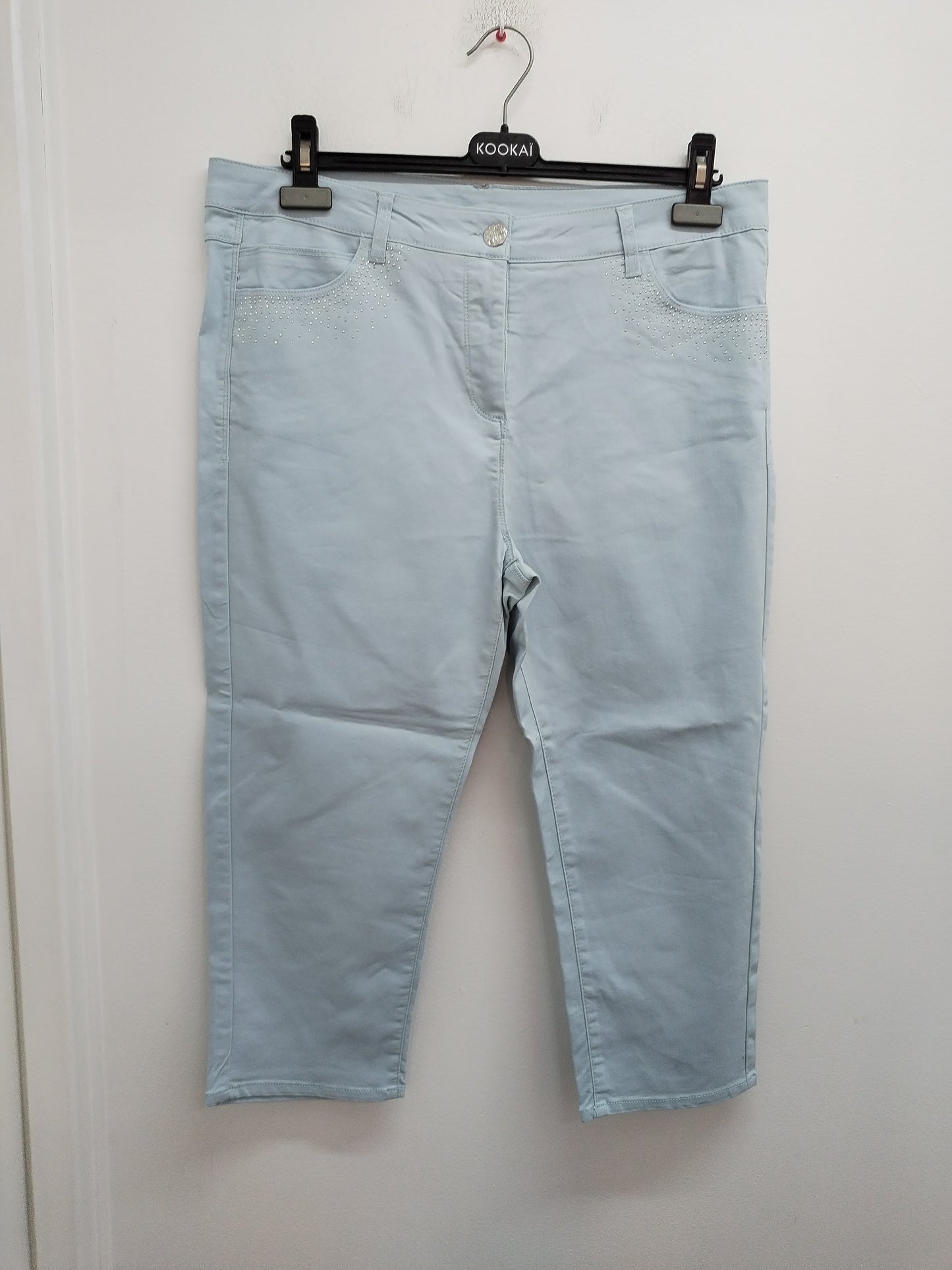 Pantacourt bleu ciel Taille 46